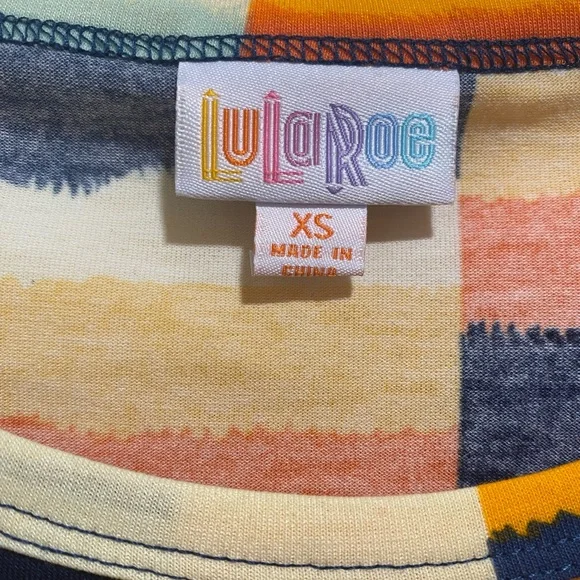 Lularoe Gigi Multi-colored Block Print Short Sleeve Tee Size XS NWT - Picture 3 of 5